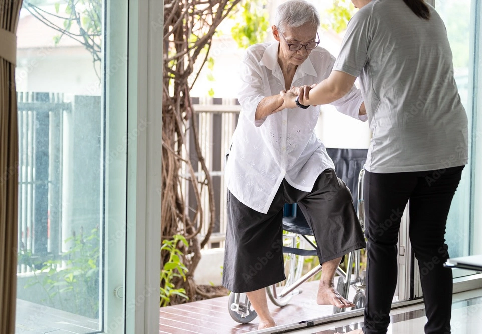 Benefits Of Hiring A Maid For Elderly Care vs Nursing Homes